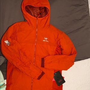NWT men’s arcteryx atom lt hoody.